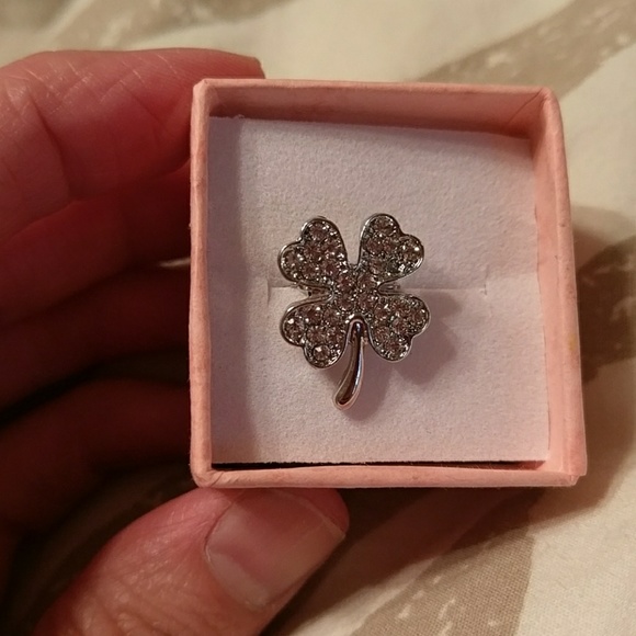 Silver 4 leaf clover necklace - Picture 6 of 7